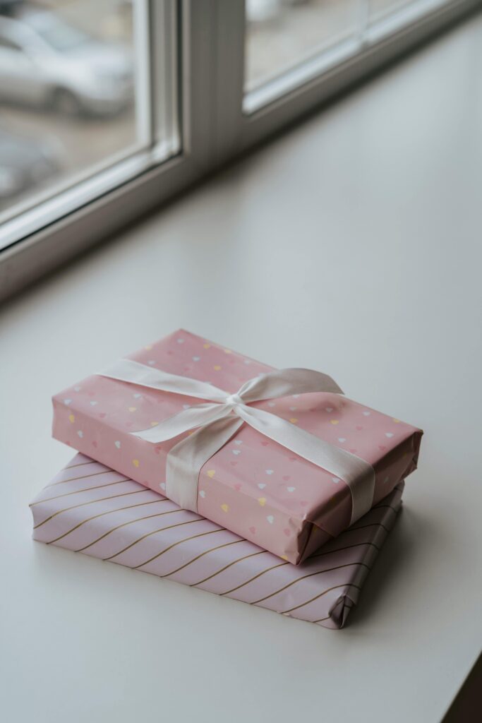 Elegant gift boxes with ribbons, ideal for birthdays or special occasions.